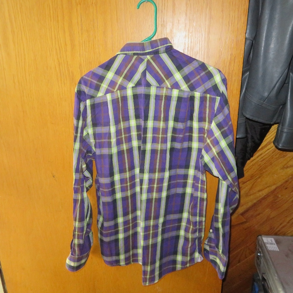 Button down shirt - Picture 2 of 3